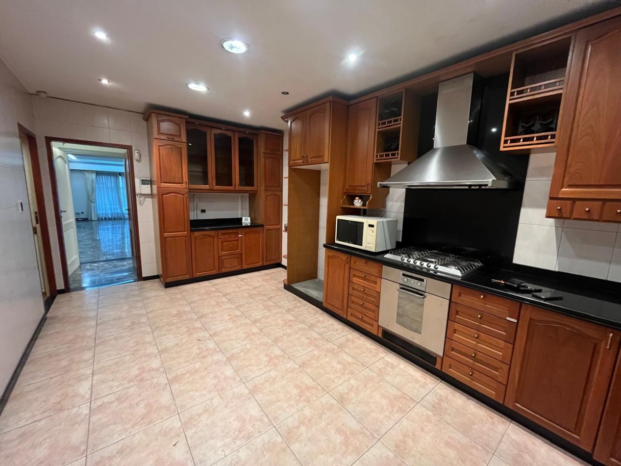 Chalet en Olivos: 6 ambiente en venta