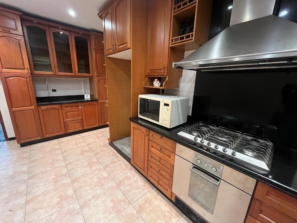 Chalet en Olivos: 6 ambiente en venta