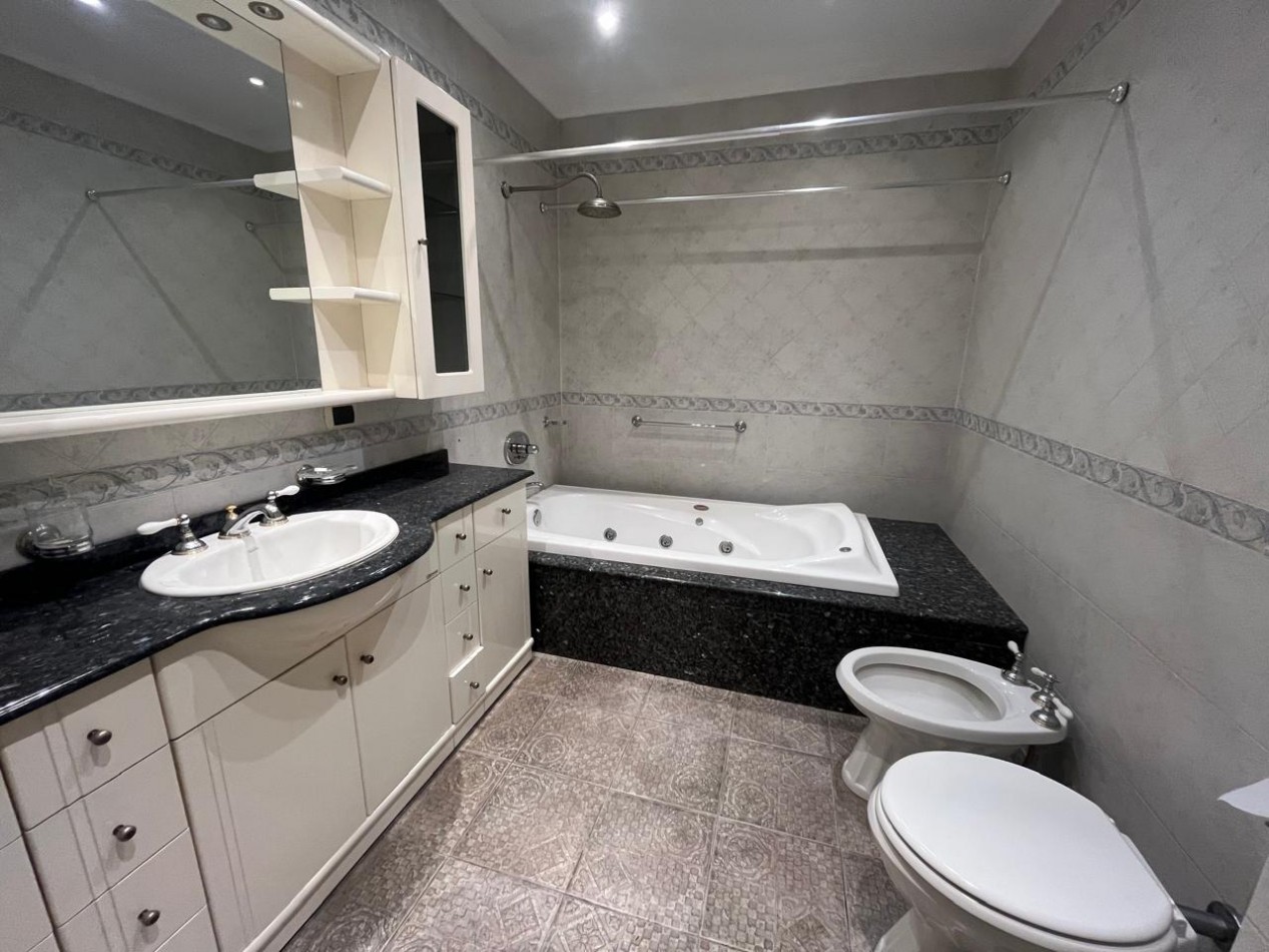 Chalet en Olivos: 6 ambiente en venta