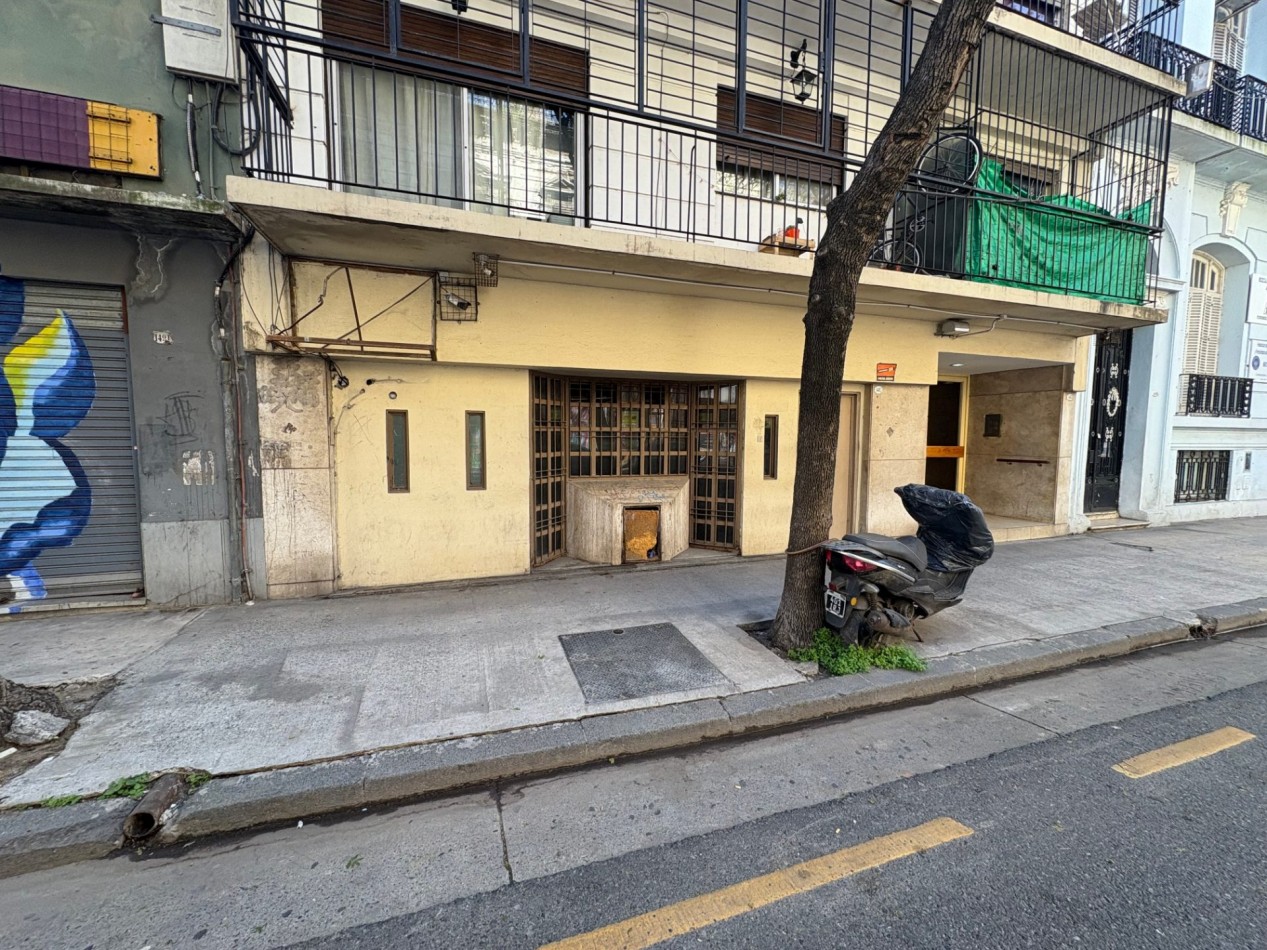 Local al frente en Monserrat