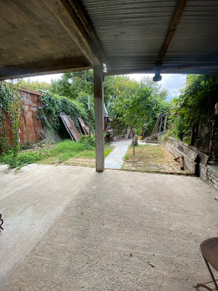 Casa en gran lote en Quilmes en venta