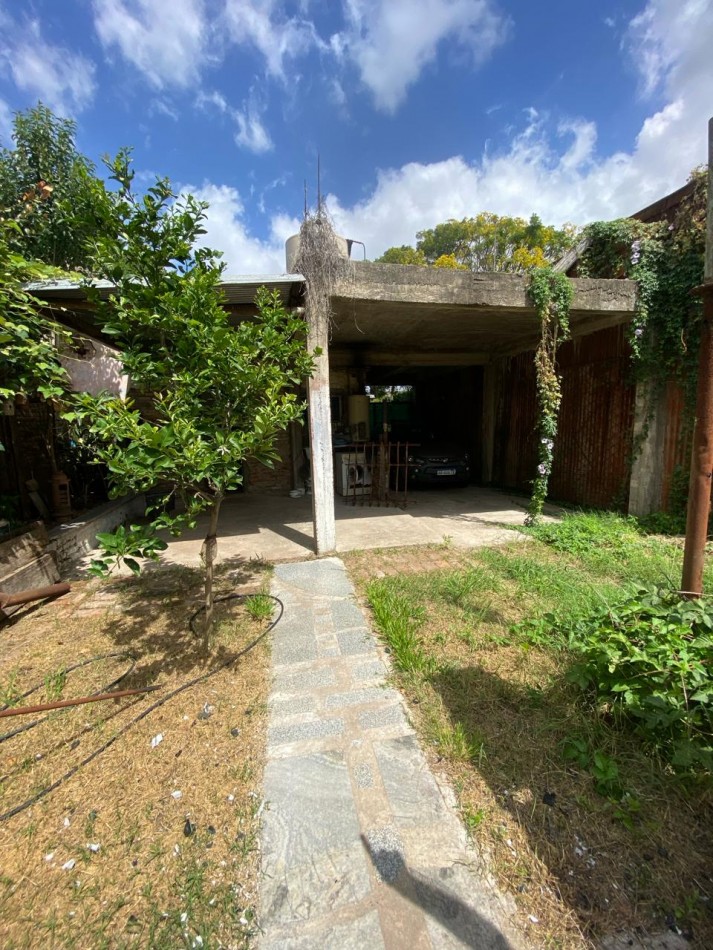 Casa en gran lote en Quilmes en venta
