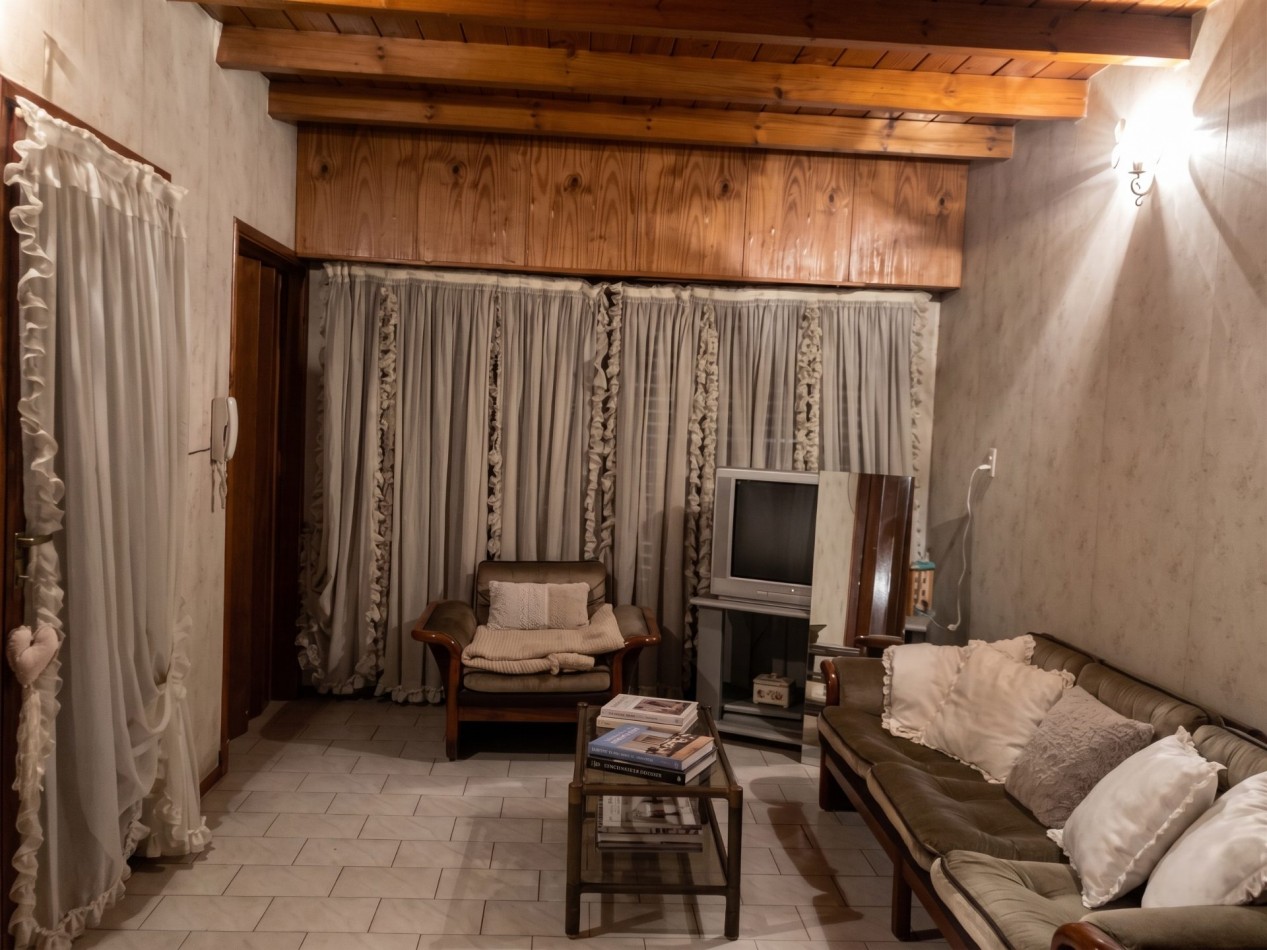 Casa de 6 ambientes Temperley en venta