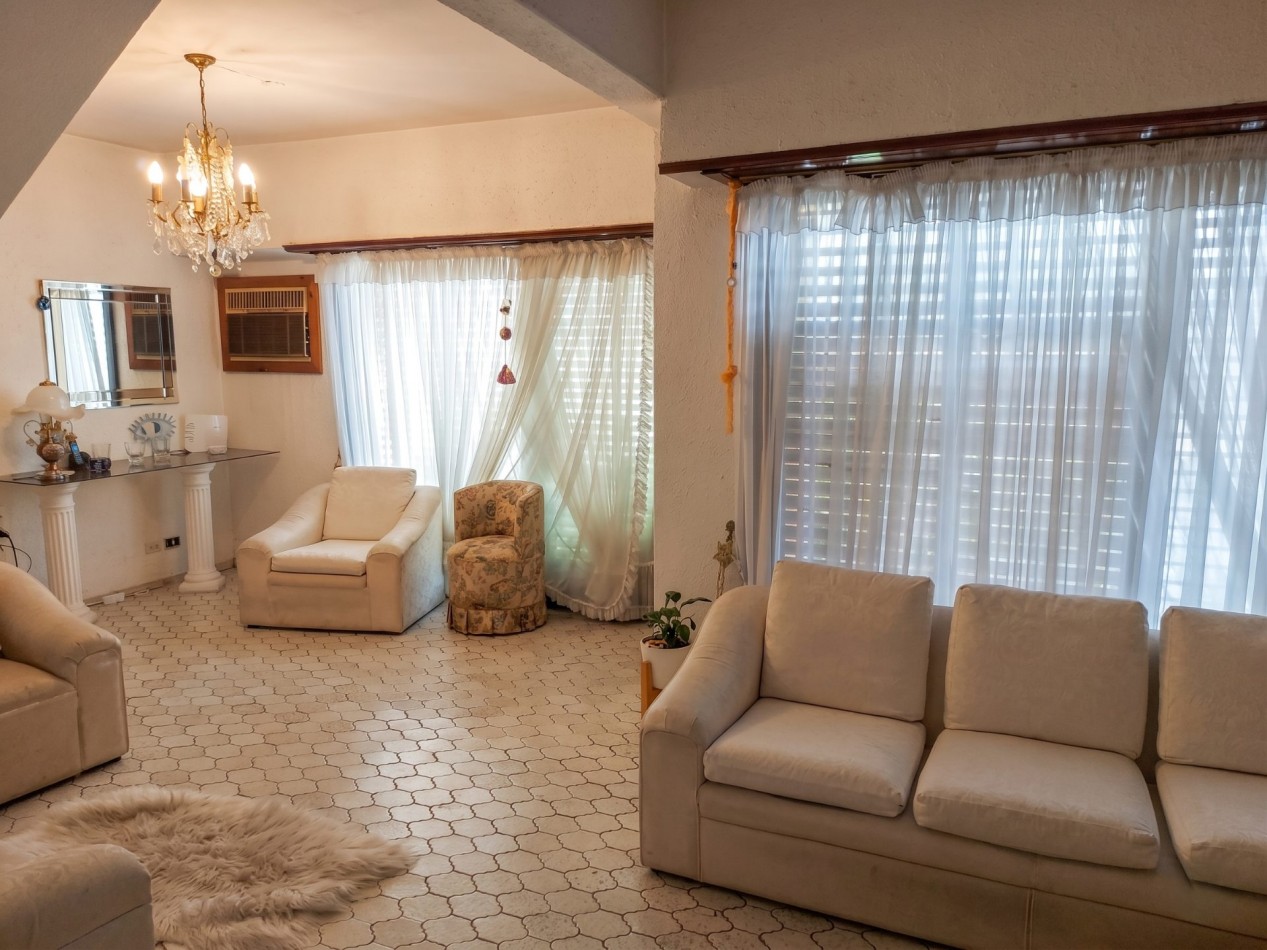 Casa de 6 ambientes Temperley en venta