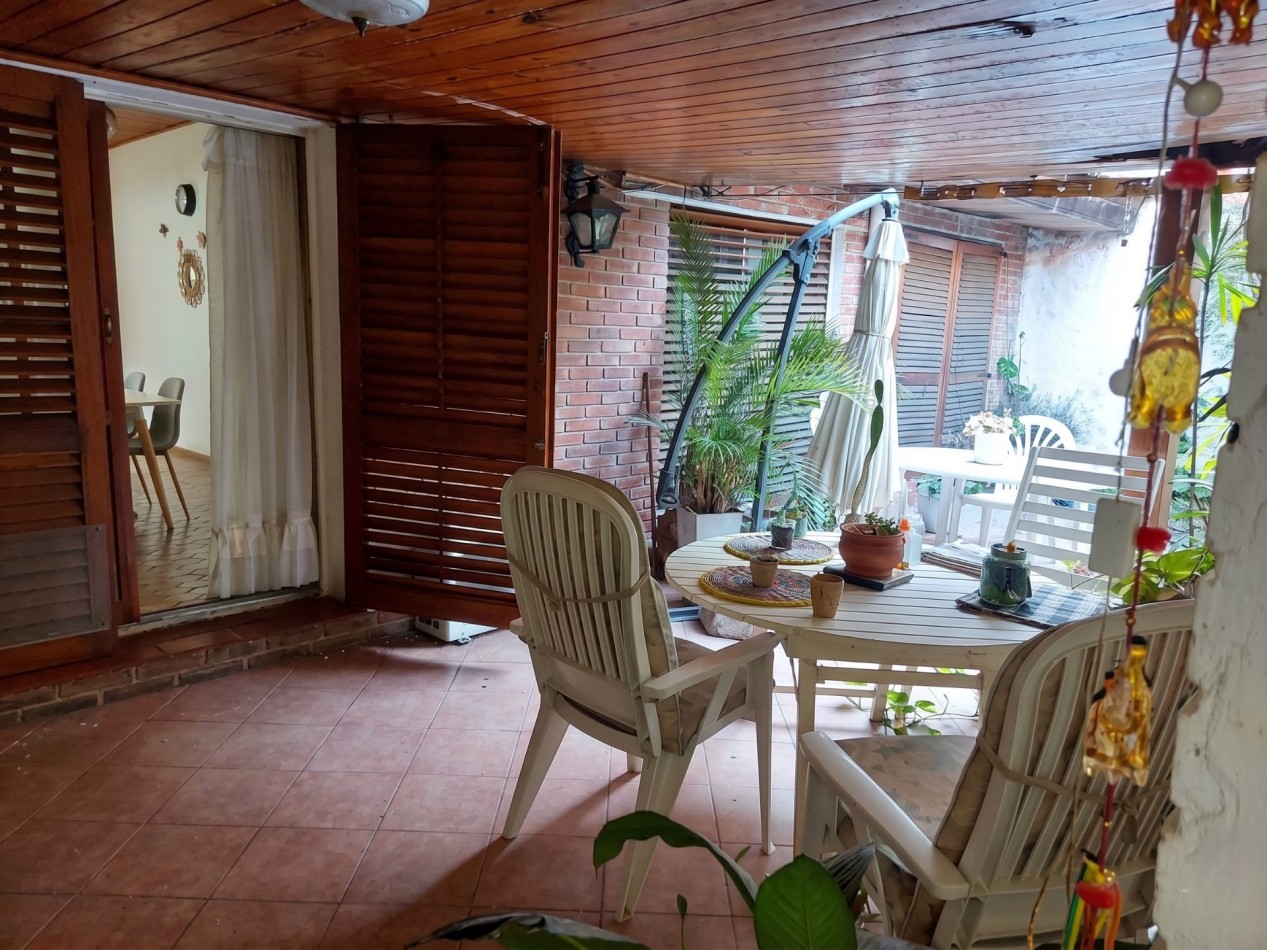 Casa de 6 ambientes Temperley en venta